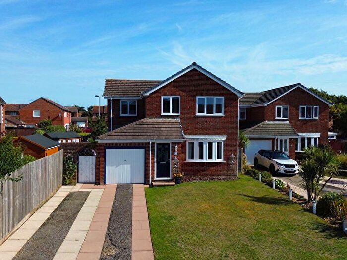 4 Bedroom Detached House For Sale In Beaufort Close, Christchurch, BH23