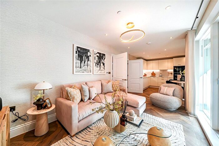 3 Bedroom Flat For Sale In Blackheath Park, London, SE3
