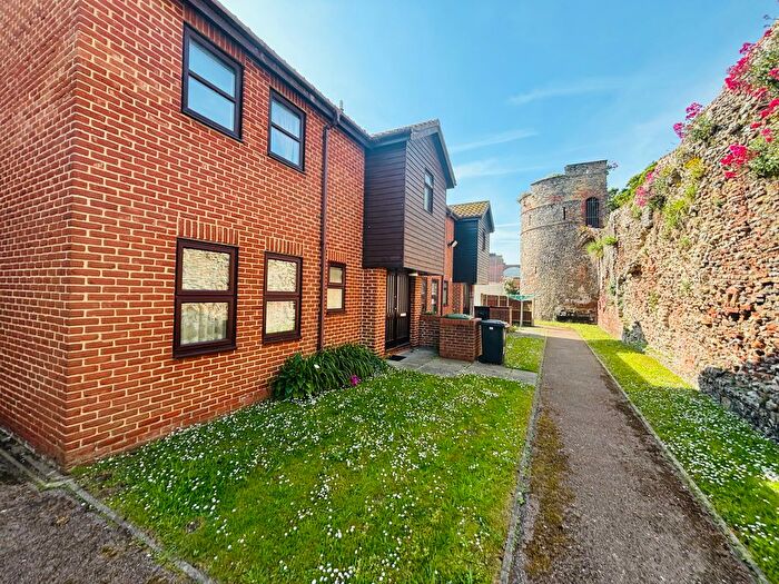2 Bedroom Flat For Sale In Fishers Court, Great Yarmouth, NR30