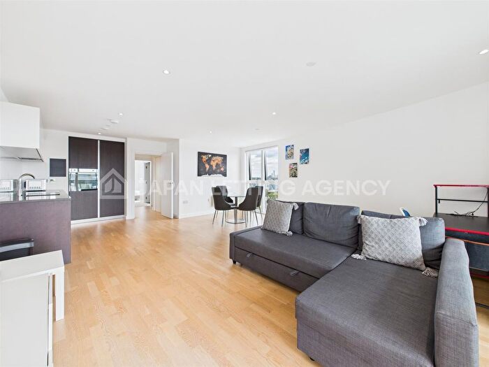 2 Bedroom Flat To Rent In Hyperion Tower, Pump House Crescent, Brentford, TW8