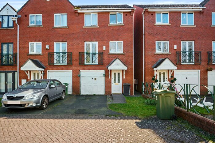4 Bedroom Town House For Sale In Grayling Walk, Wolverhampton, WV10