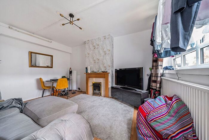 3 Bedroom Flat To Rent In Green Lanes, Finsbury Park, London, N4