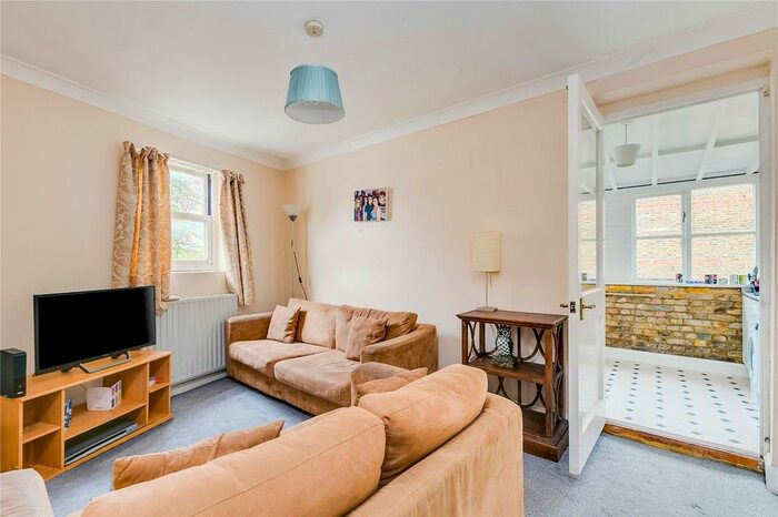 2 Bedroom Flat To Rent In Elms Crescent, Abbeville Village, SW4
