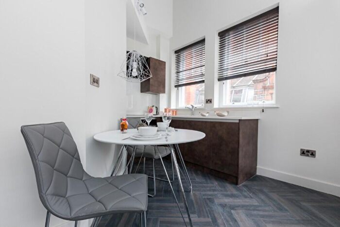 1 Bedroom Apartment To Rent In King Street, Manchester, Greater Manchester, M2