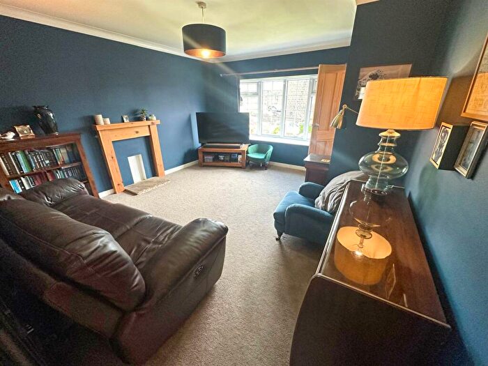 3 Bedroom Terraced House For Sale In Park Road, Cross Hills, BD20