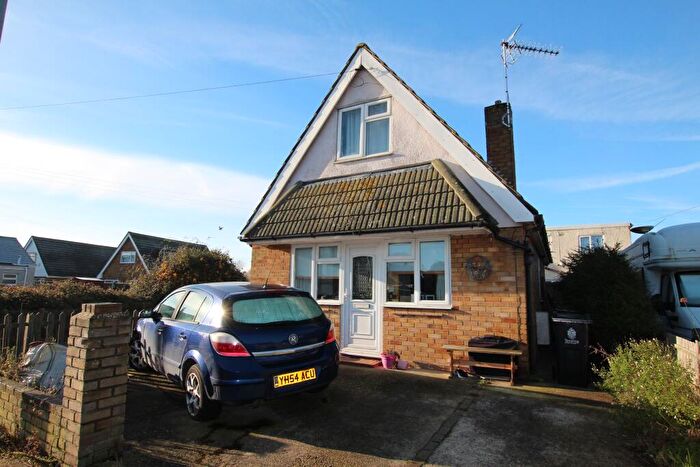 3 Bedroom Chalet To Rent In Golf Green Road, Jaywick, Clacton-on-Sea, CO15