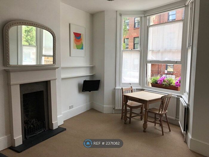 1 Bedroom Flat To Rent In Bolingbroke Road, London, W14