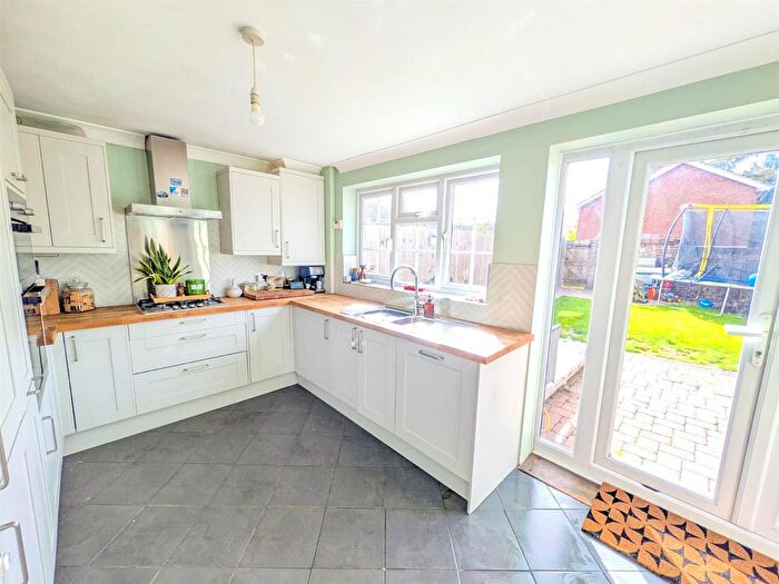 3 Bedroom Terraced House For Sale In Browns Lane, Uckfield, TN22