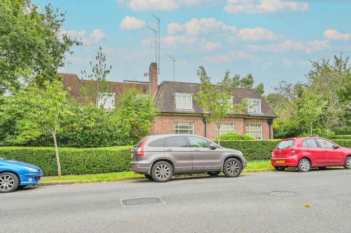 3 Bedroom Flat To Rent In Brookland Rise, Hampstead Garden Suburb, London, NW11