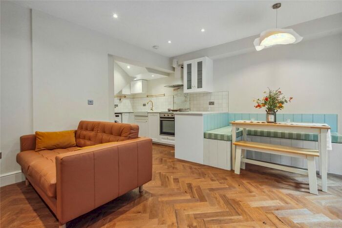 1 Bedroom Flat To Rent In Upper Richmond Road, West Putney, SW15