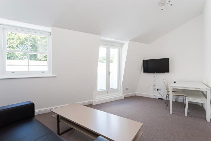 3 Bedroom Apartment To Rent In Essex Road, London, N1