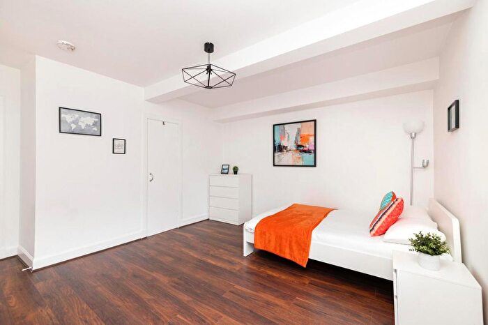 2 Bedroom Flat To Rent In Drummond Street, Edinburgh, EH8