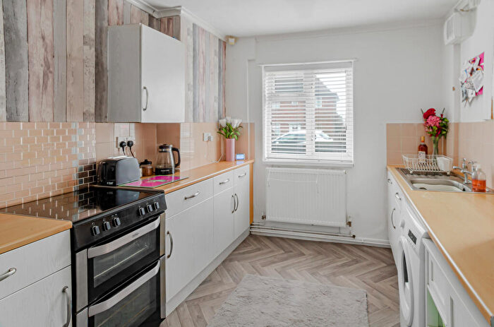 3 Bedroom End Of Terrace House For Sale In Circular Road, Chesterfield, S43