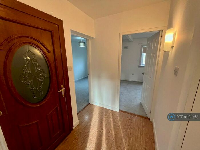 3 Bedroom Flat To Rent In Elizabethan Way, Renfrew, PA4
