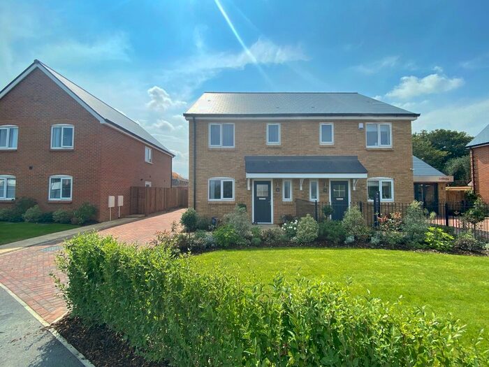 Houses to rent in Taverners Road, ME8, Medway Houses to rent in Taverners Road, ME8, Medway