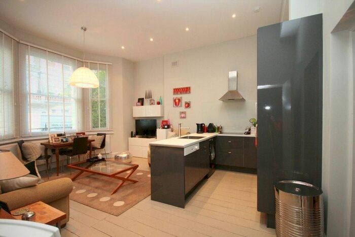 2 Bedroom Flat To Rent In Barons Court Road, London, W14