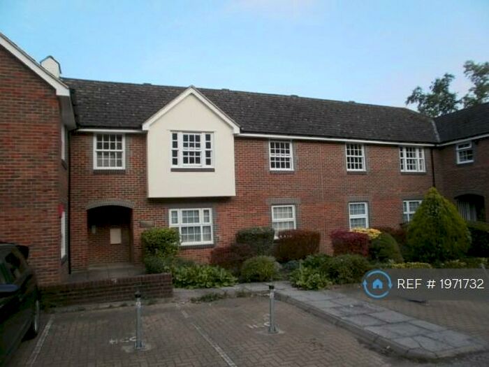 2 Bedroom Flat To Rent In St Pauls Place, Winchester, SO23