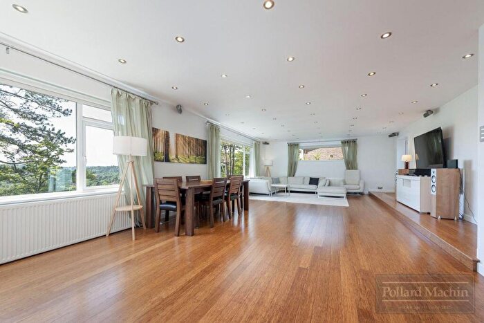 4 Bedroom Detached House For Sale In Kooringa, Warlingham, CR6