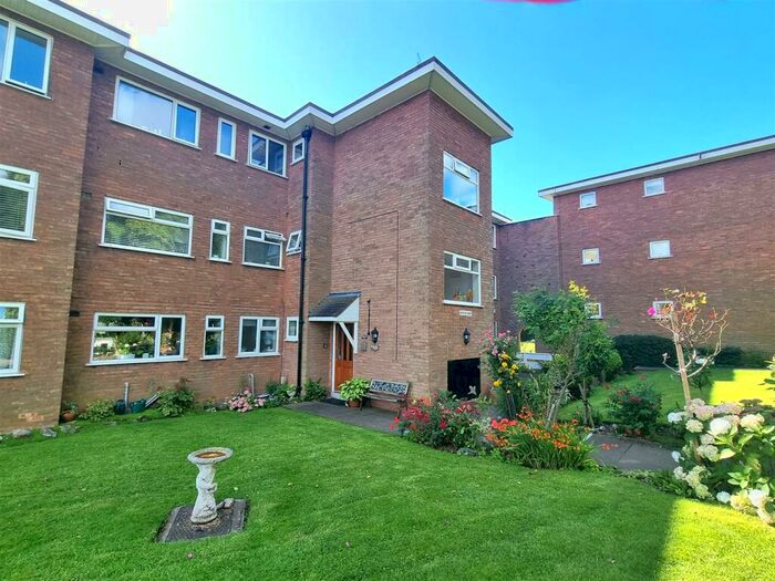 2 Bedroom Flat To Rent In Brooks Road, Sutton Coldfield, B72