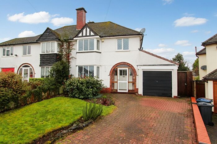 3 Bedroom Semi-Detached House For Sale In Knighton Close, Four Oaks, B74