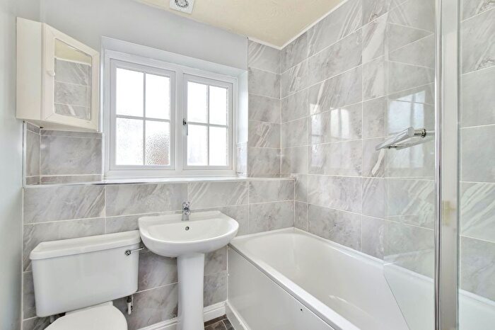 3 Bedroom End Of Terrace House For Sale In Harlech Road, Abbots Langley, WD5