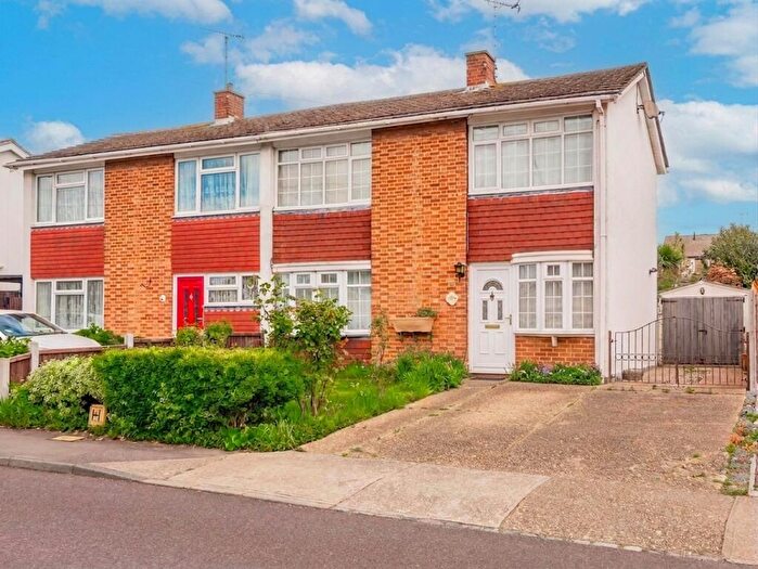 3 Bedroom Semi-Detached House For Sale In Nevern Road, Rayleigh, SS6