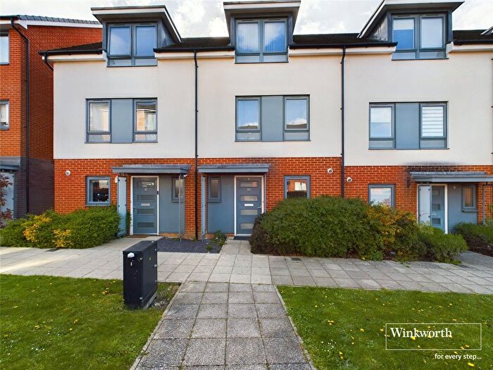 3 Bedroom Terraced House To Rent In Greenham Avenue, Reading, Berkshire, RG2