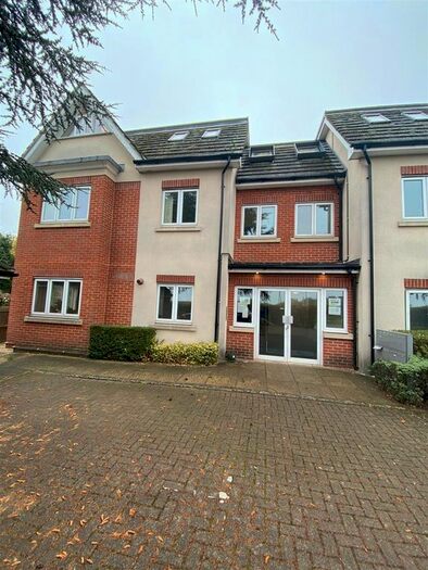2 Bedroom Property To Rent In Flat, Templeton Court, London Road, Headington, OX3