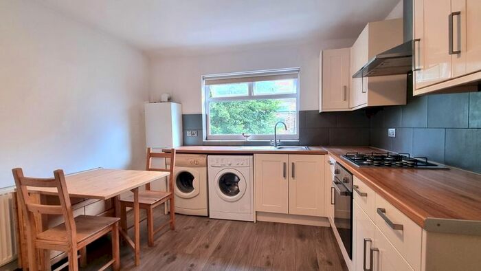 2 Bedroom Flat To Rent In Finsbury Park Road, London, N4