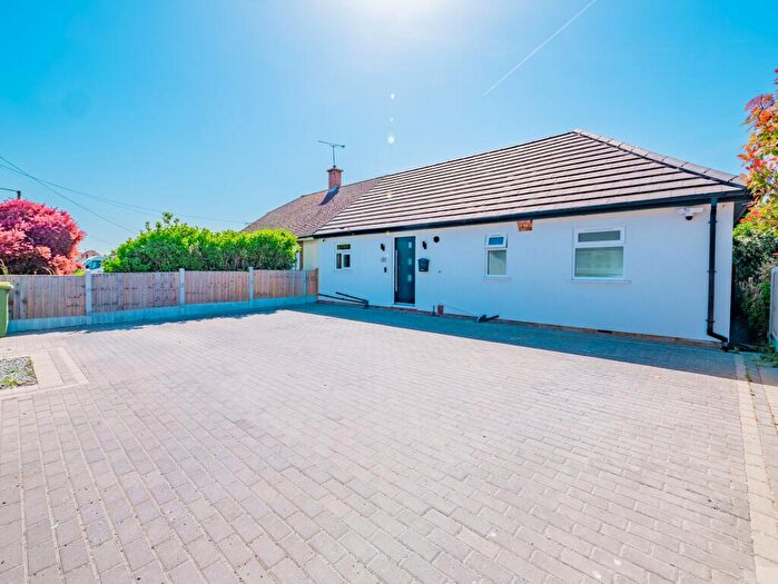 2 Bedroom Semi-Detached Bungalow For Sale In Brays Lane, Rochford, SS4