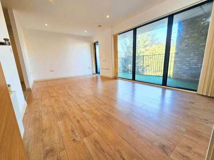 2 Bedroom Flat To Rent In Alpine Road, Queensbury, NW9