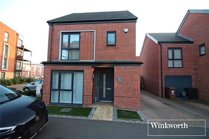 3 Bedroom Detached House To Rent In Holmesley Road, Borehamwood, Hertfordshire, WD6