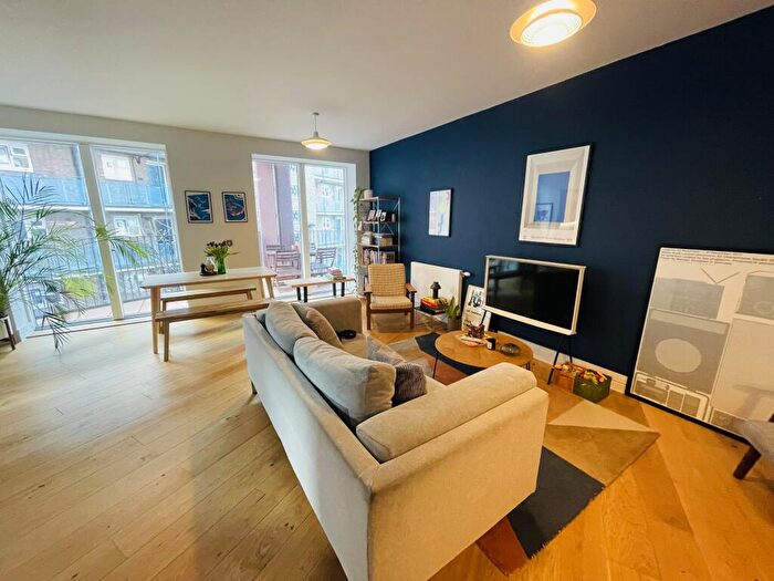 2 Bedroom Apartment For Sale In Loddiges Road, London, E9