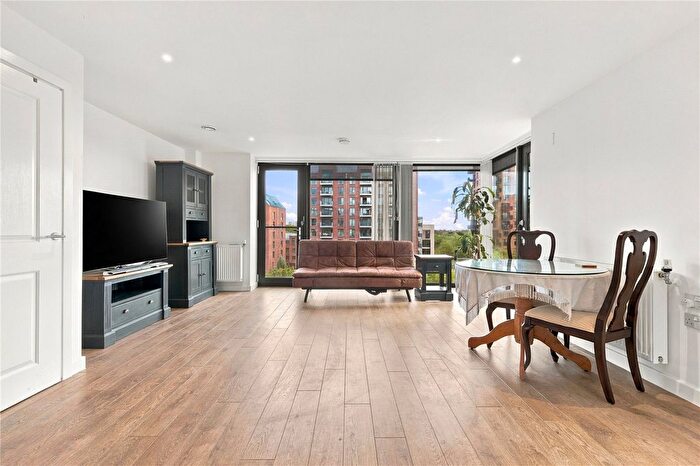 2 Bedroom Flat To Rent In Kingfisher Heights, Waterside Way, London, N17