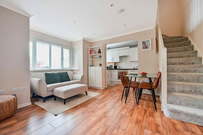 1 Bedroom Flat To Rent In Cunliffe Road, Stoneleigh, Epsom, KT19