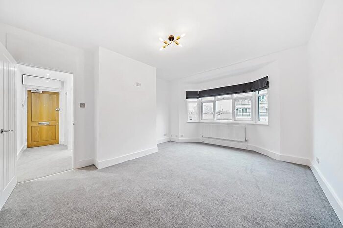 2 Bedroom Flat To Rent In Petersham Road, Richmond, TW10