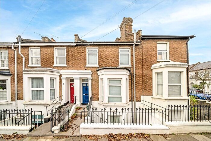 2 Bedroom Maisonette To Rent In Myrtle Road, London, W3