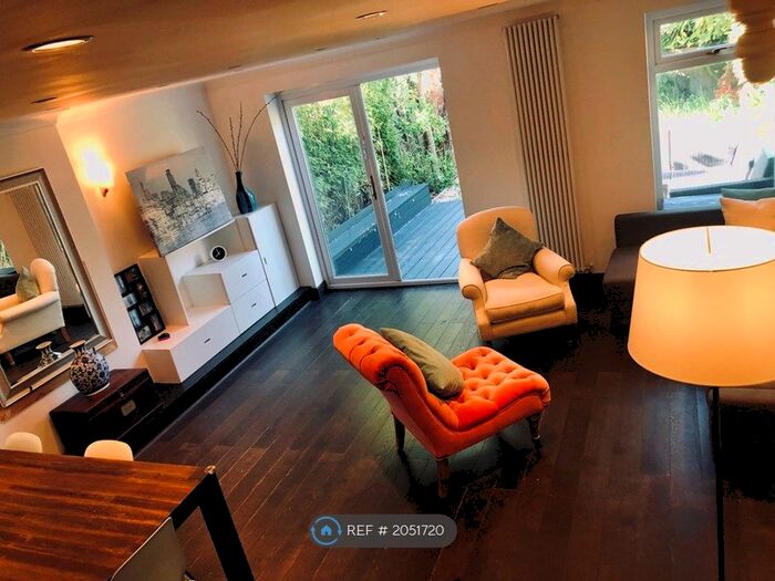 3 Bedroom Terraced House To Rent In Basevi Way, London, SE8