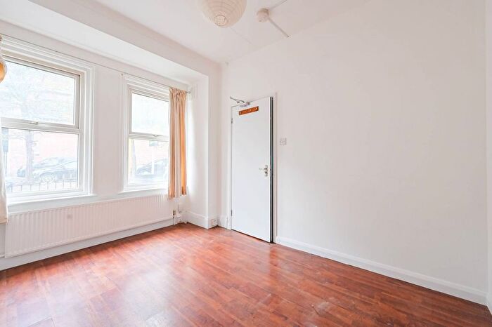 3 Bedroom Terraced House To Rent In Bury Road, Wood Green, London, N22