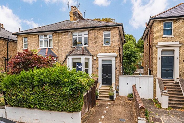 1 Bedroom Flat To Rent In Park Road, East Twickenham, TW1