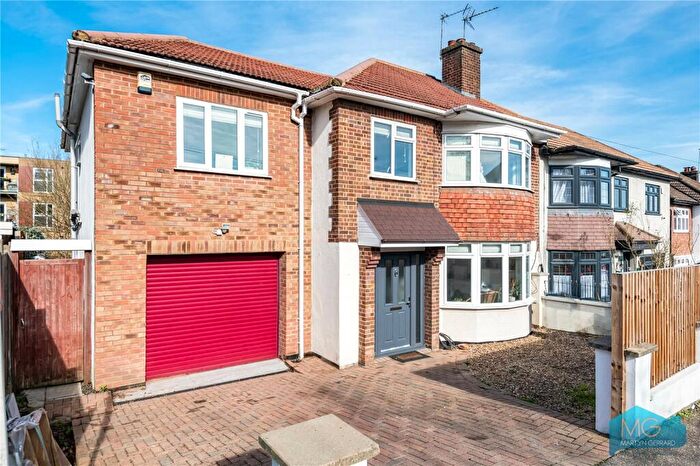 4 Bedroom Semi Detached House For Sale In Park Road, High Barnet, Barnet, EN5