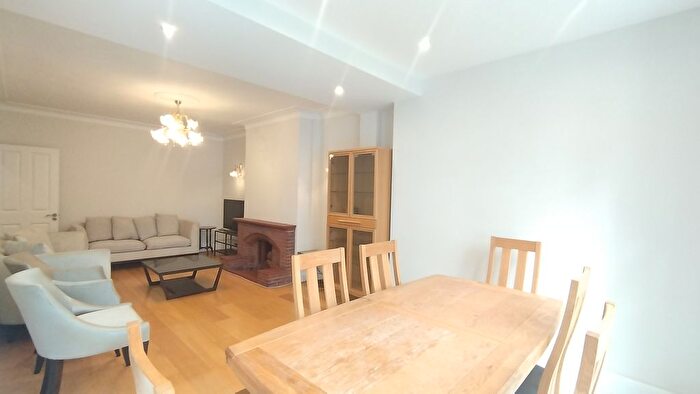 5 Bedroom Semi-Detached House To Rent In Brunswick Gardens, London, W5