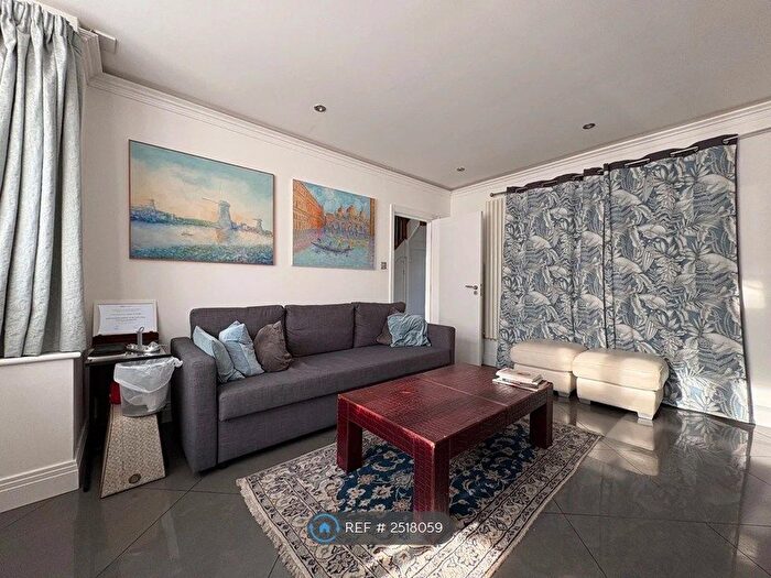 5 Bedroom Semi-Detached House To Rent In The Paddocks, Wembley, HA9