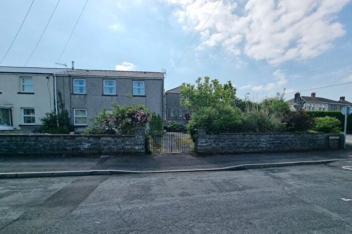 3 Bedroom Semi-Detached House For Sale In Crescent Road, Sarn, CF32