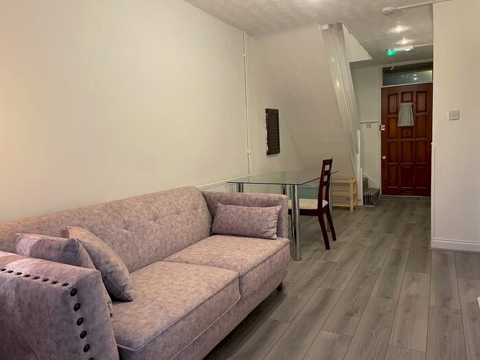 4 Bedroom Maisonette To Rent In Seyssel Street, Docklands, Island Gardens, E14