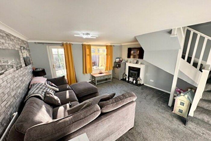 3 Bedroom Property To Rent In Meadow Croft, Wakefield, WF1