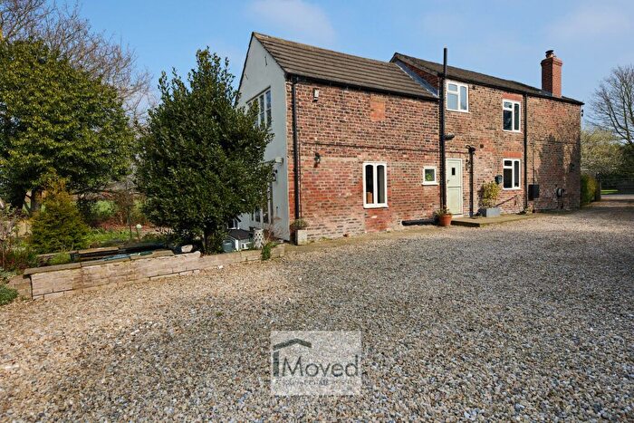 4 Bedroom Detached House For Sale In Cliffe Common, Selby, YO8