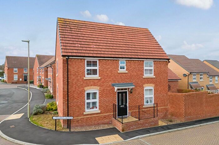 3 Bedroom Detached House To Rent In Waldren Avenue, Hook, Hampshire, RG27