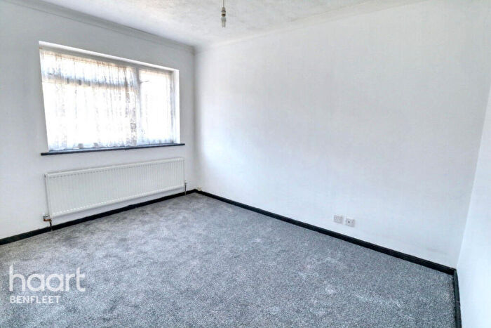 2 Bedroom Detached Bungalow For Sale In New Road, Canvey Island, SS8