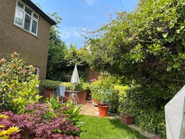 2 Bedroom Maisonette To Rent In Glendor Gardens, London, NW7